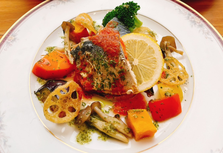 地元食材を使った「実りの秋、グリル日和」の３プレート