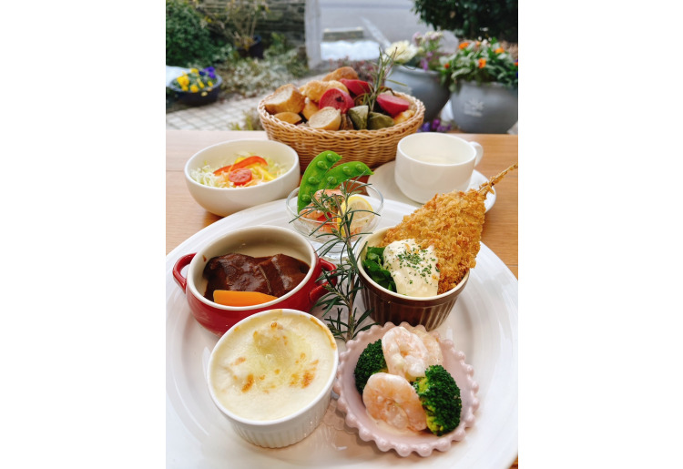 地元食材を使った 「春のよりみちご褒美プレート!」